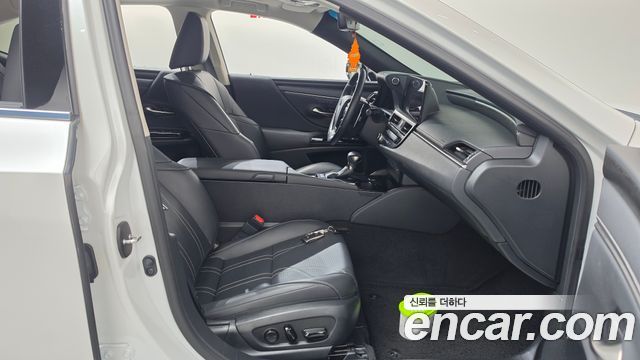 Lexus ES300h (VII) Luxury Plus 2023 — фото 26