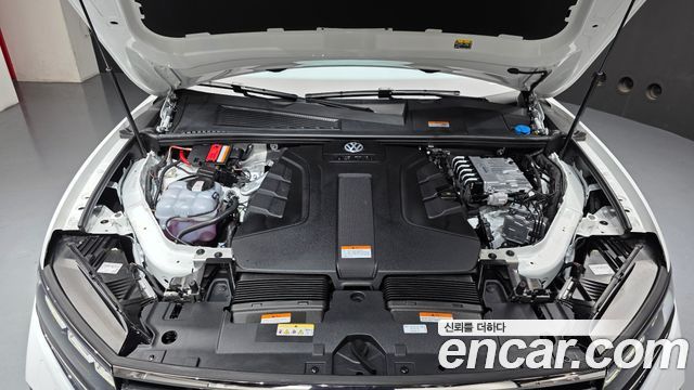 Volkswagen Touareg (III) 3.0 TDI Prestige 2025 — фото 6