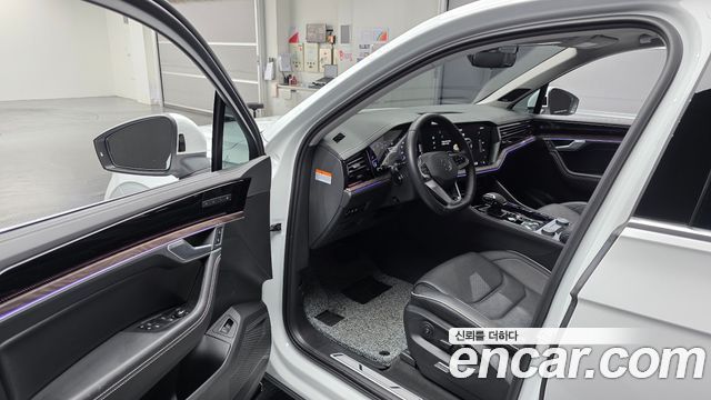 Volkswagen Touareg (III) 3.0 TDI Prestige 2025 — фото 10