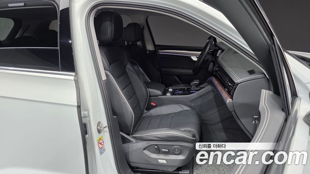 Volkswagen Touareg (III) 3.0 TDI Prestige 2025 — фото 12