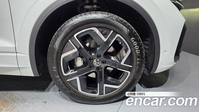 Volkswagen Touareg (III) 3.0 TDI Prestige 2025 — фото 21