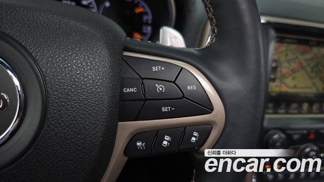 Jeep Grand Cherokee 3.0 Diesel Overland WK2 2017 — фото 17