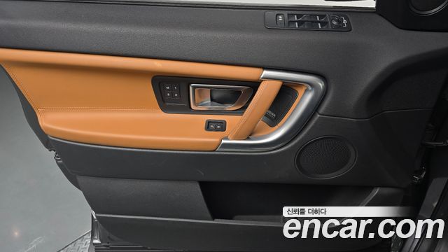 Land Rover Discovery Sport 2.0 TD4 HSE Luxury 2018 — фото 24