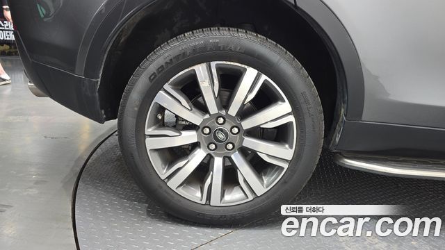 Land Rover Discovery Sport 2.0 TD4 HSE Luxury 2018 — фото 31