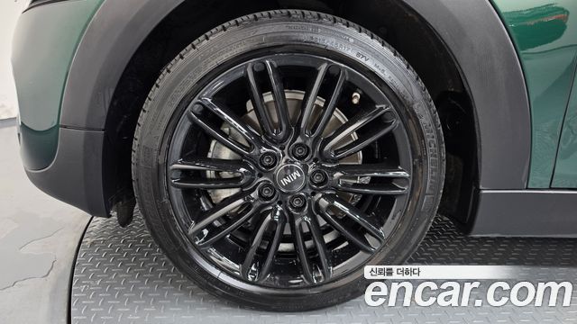 MINI Cooper S 5Door Standard 3rd 2015 — фото 5