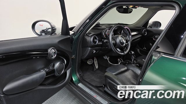 MINI Cooper S 5Door Standard 3rd 2015 — фото 10