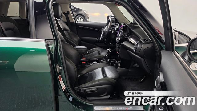MINI Cooper S 5Door Standard 3rd 2015 — фото 11