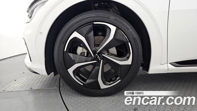 Kia EV6 Long Range GT Line 2023 — фото 5
