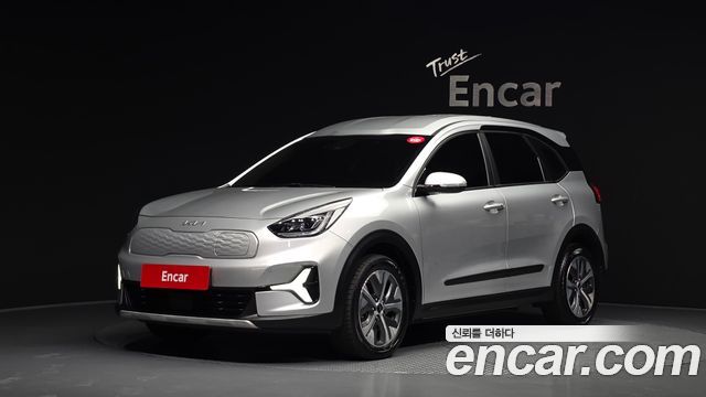 Kia Niro Plus Air 2023 — фото 1