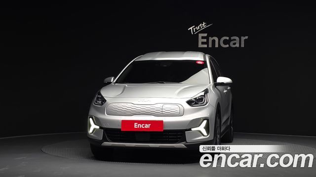 Kia Niro Plus Air 2023 — фото 3