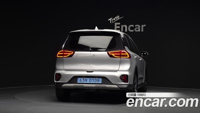 Kia Niro Plus Air 2023 — фото 4