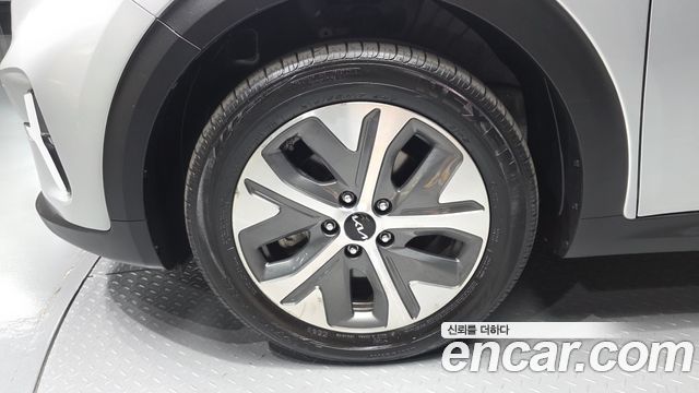 Kia Niro Plus Air 2023 — фото 5