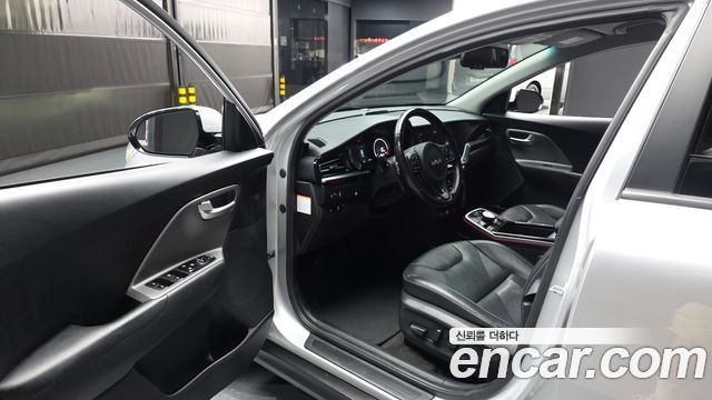Kia Niro Plus Air 2023 — фото 10