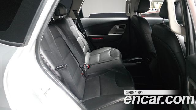 Kia Niro Plus Air 2023 — фото 12