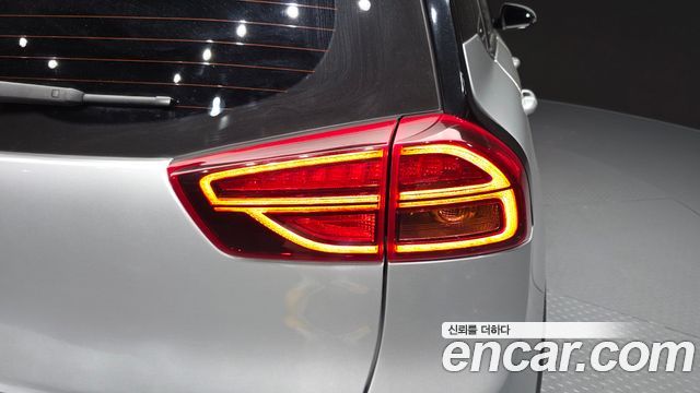 Kia Niro Plus Air 2023 — фото 23