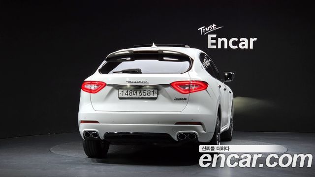 Maserati Levante 3.0 Diesel AWD Sport 2017 — фото 4