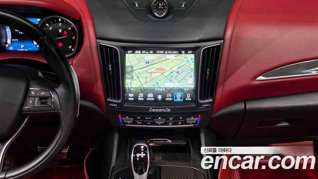 Maserati Levante 3.0 Diesel AWD Sport 2017 — фото 13