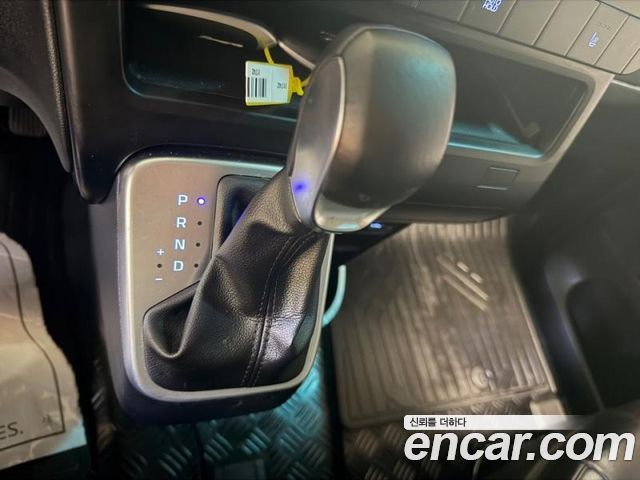 Hyundai Staria Cargo 3-Seater Modern 2022 — фото 15