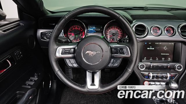 Ford Mustang Convertible 2017 — фото 12