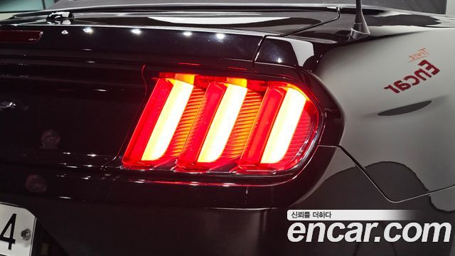 Ford Mustang Convertible 2017 — фото 23