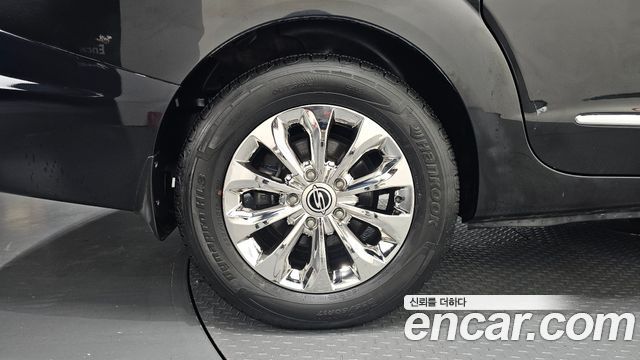 KG Mobility (SsangYong) Korando Turismo 4WD Chateau 11-seater High-roof 2016 — фото 5