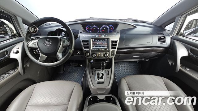 KG Mobility (SsangYong) Korando Turismo 4WD Chateau 11-seater High-roof 2016 — фото 7