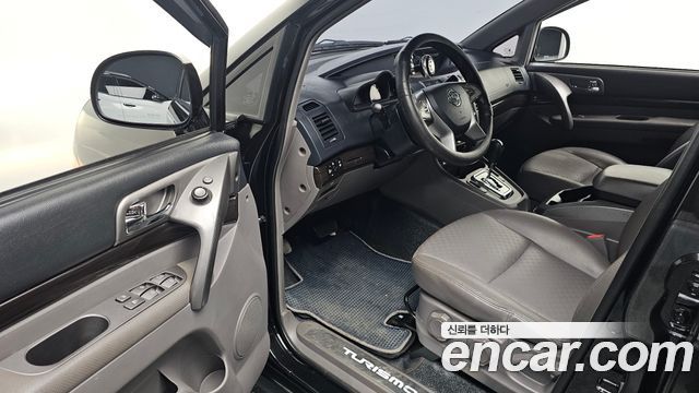 KG Mobility (SsangYong) Korando Turismo 4WD Chateau 11-seater High-roof 2016 — фото 10