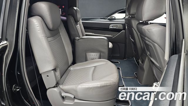 KG Mobility (SsangYong) Korando Turismo 4WD Chateau 11-seater High-roof 2016 — фото 15