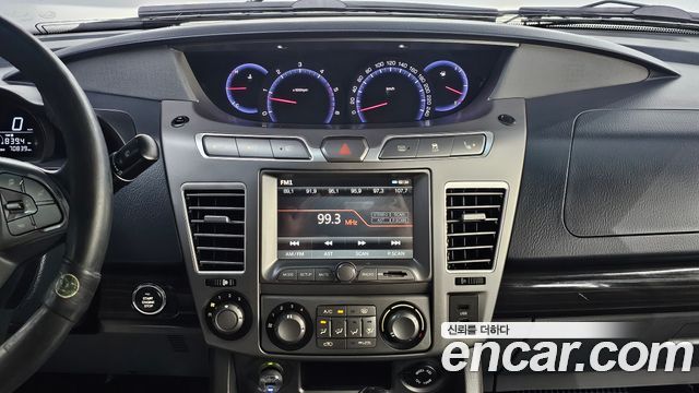 KG Mobility (SsangYong) Korando Turismo 4WD Chateau 11-seater High-roof 2016 — фото 19