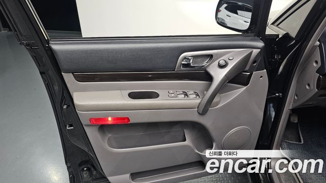 KG Mobility (SsangYong) Korando Turismo 4WD Chateau 11-seater High-roof 2016 — фото 30