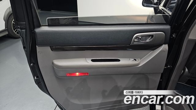 KG Mobility (SsangYong) Korando Turismo 4WD Chateau 11-seater High-roof 2016 — фото 31