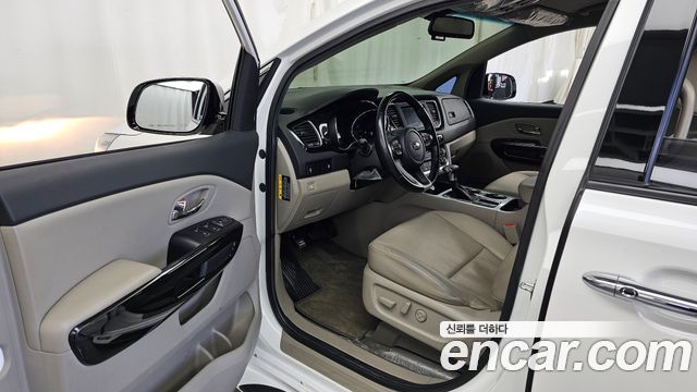 Kia Carnival 11-Seater Prestige 2019 — фото 10