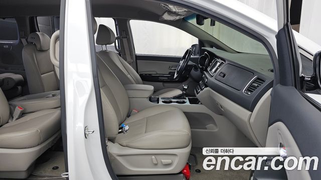 Kia Carnival 11-Seater Prestige 2019 — фото 11