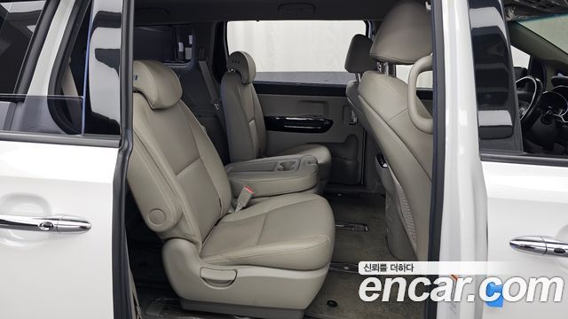 Kia Carnival 11-Seater Prestige 2019 — фото 12