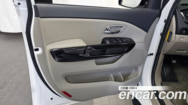 Kia Carnival 11-Seater Prestige 2019 — фото 24