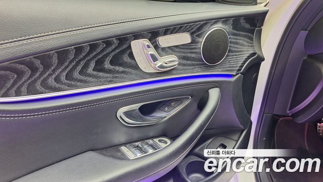 Mercedes-Benz E-Class (W213) E220d 4MATIC AMG Line 2021 — фото 15