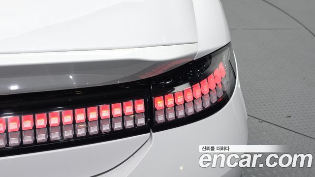 Hyundai Ioniq 6 Long Range Exclusive + 2023 — фото 23