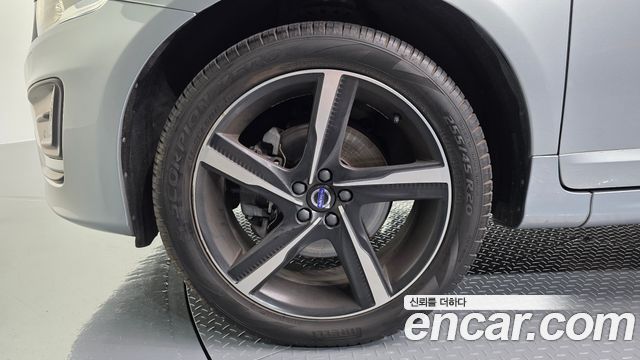 Volvo XC60 T6 R-Design 1st 2015 — фото 5