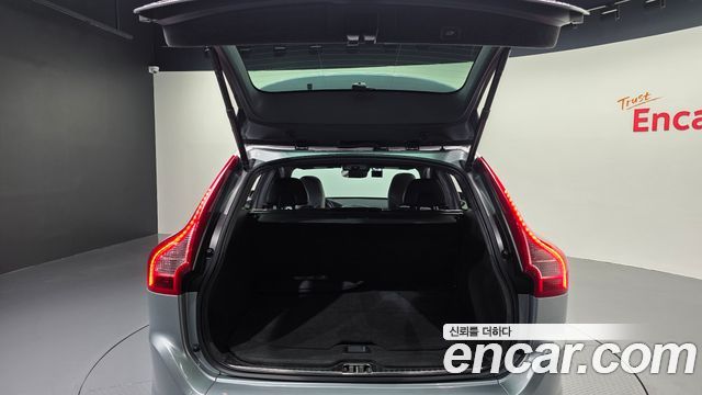 Volvo XC60 T6 R-Design 1st 2015 — фото 20