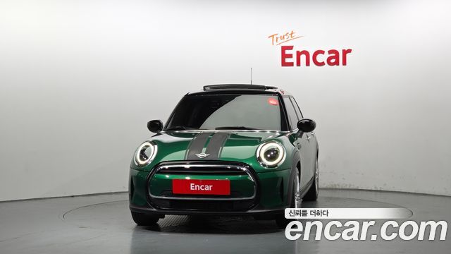 MINI Cooper 5Door Classic Plus Launch Pack Third Generation 2022 — фото 3