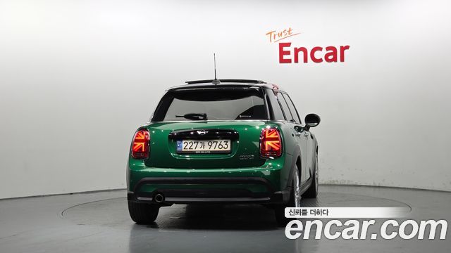 MINI Cooper 5Door Classic Plus Launch Pack Third Generation 2022 — фото 4