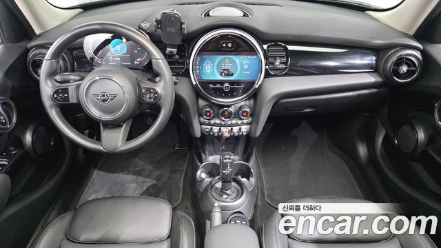 MINI Cooper 5Door Classic Plus Launch Pack Third Generation 2022 — фото 7
