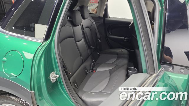 MINI Cooper 5Door Classic Plus Launch Pack Third Generation 2022 — фото 12