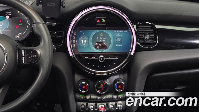MINI Cooper 5Door Classic Plus Launch Pack Third Generation 2022 — фото 14