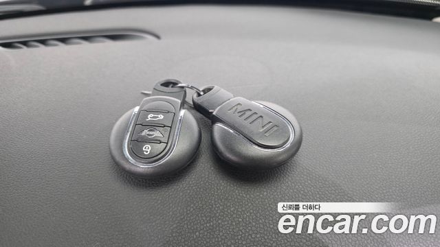 MINI Cooper 5Door Classic Plus Launch Pack Third Generation 2022 — фото 17