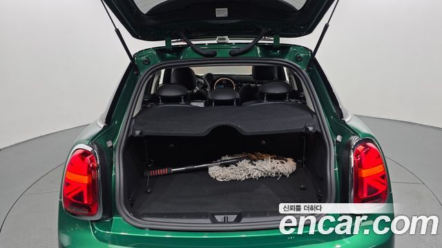 MINI Cooper 5Door Classic Plus Launch Pack Third Generation 2022 — фото 18