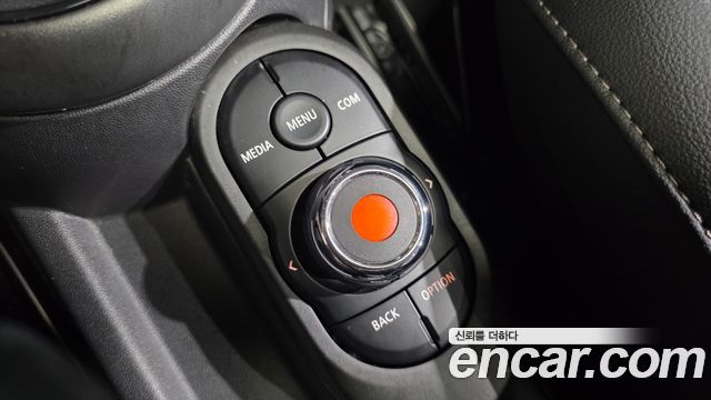 MINI Cooper 5Door Classic Plus Launch Pack Third Generation 2022 — фото 20