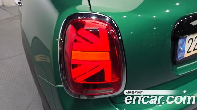 MINI Cooper 5Door Classic Plus Launch Pack Third Generation 2022 — фото 23