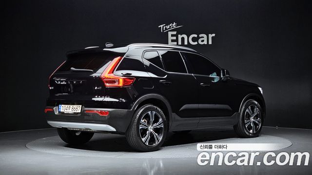 Volvo XC40 B4 Inscription 2022 — фото 2