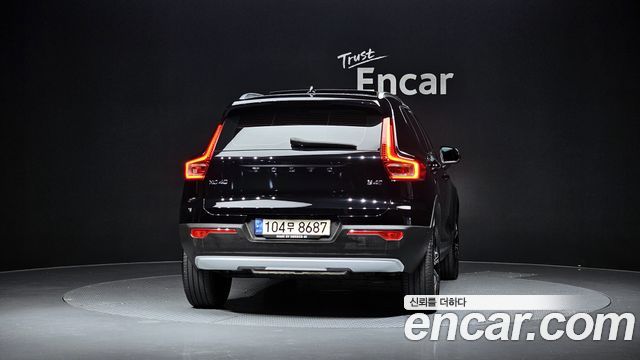 Volvo XC40 B4 Inscription 2022 — фото 4